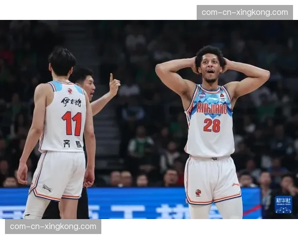 辽宁本钢对阵新疆伊力特：李晓旭多次倒地拼抢地板球的执行力